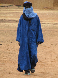 03 Bleu Indigo De La Tete Aux Pieds